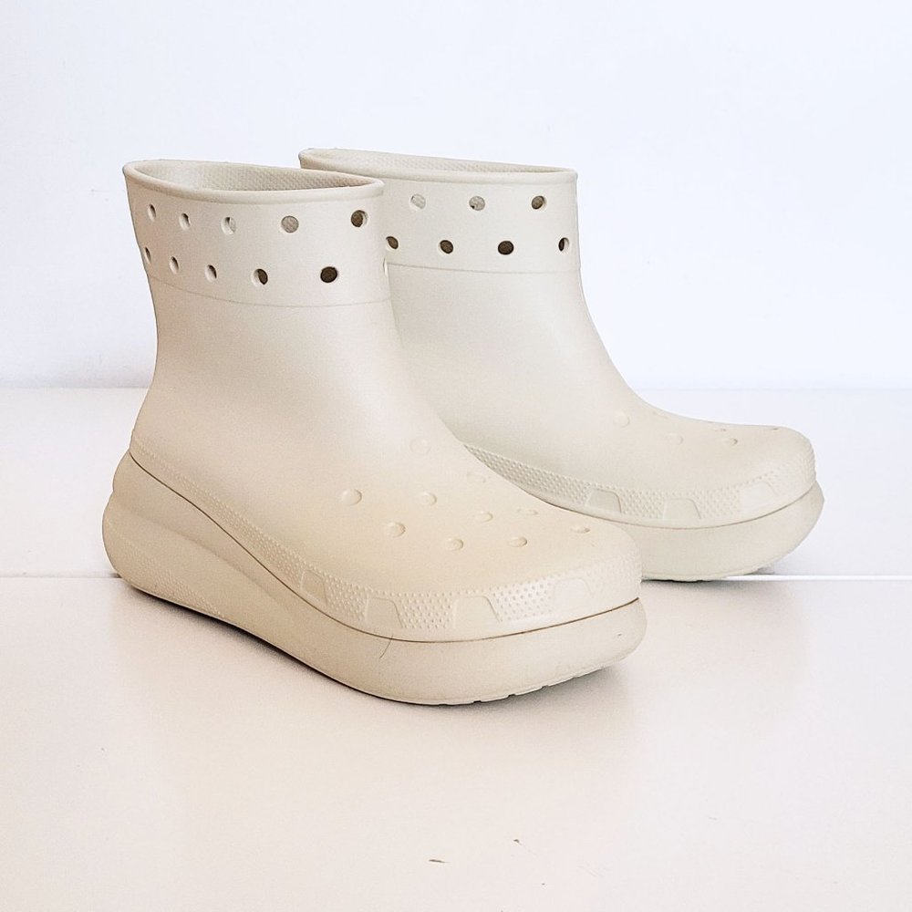 Crocs Iconic Off-White Crush Boot - Size Women 12